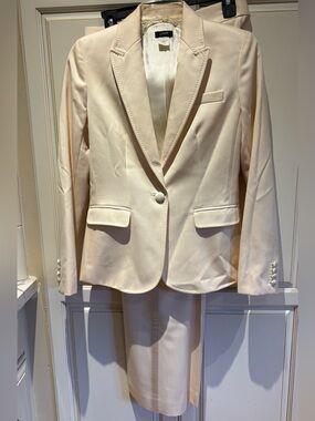 J.Crew Virgin Wool Ivory Tuxedo Suit Size 2 like new condition